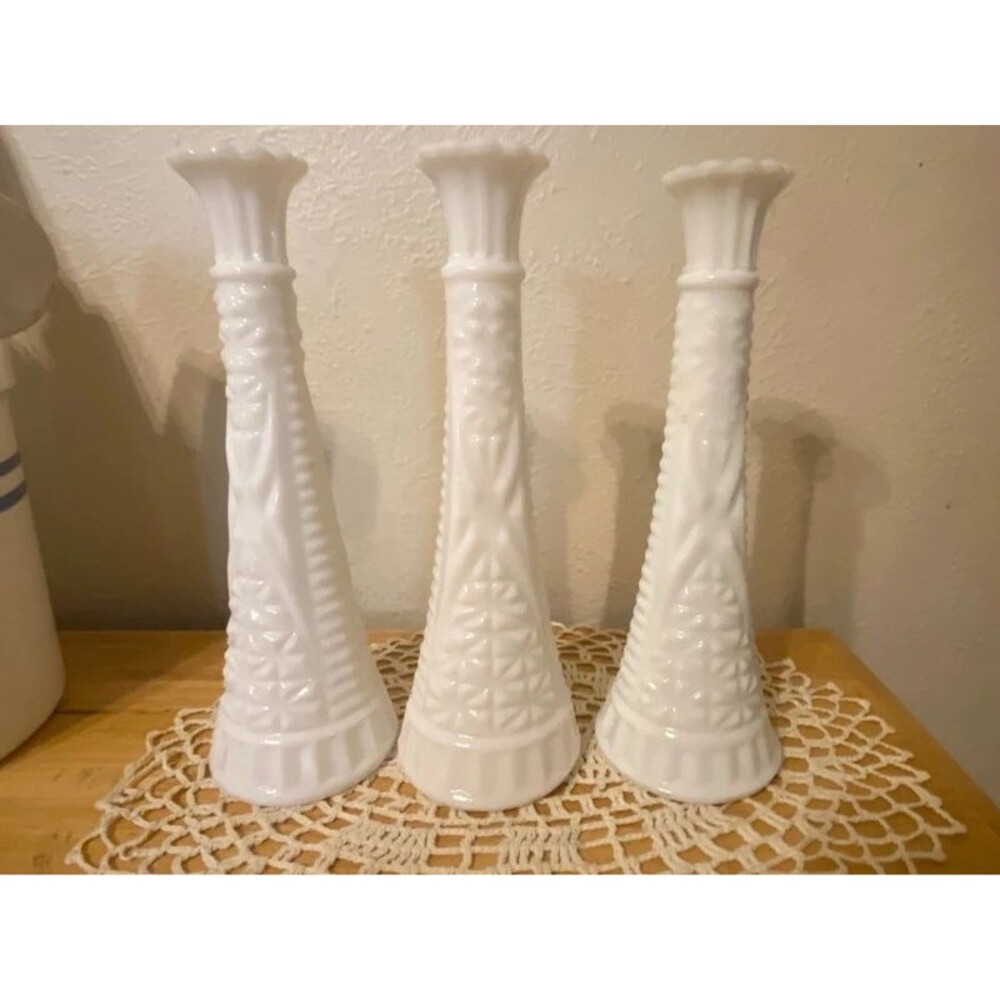 Vintage Anchor Hocking "Stars & Bars" White Milk Glass Bud Vases